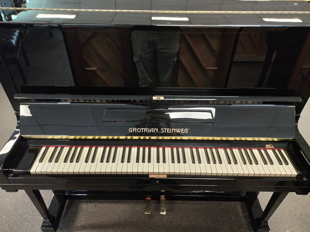 Grotrian Steinweg piano hoge kast