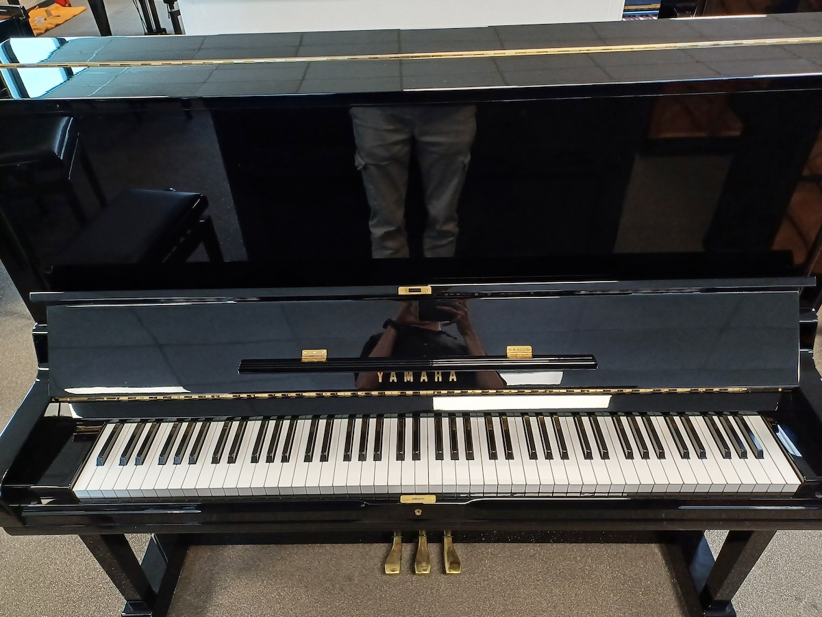 Yamaha U3 piano