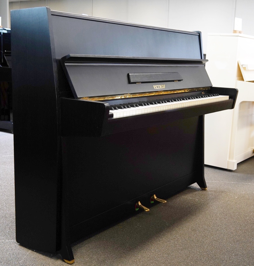Zwarte Petrof piano te koop